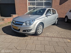 Opel Astra - 1.6 Executive LAGE KM NAP
