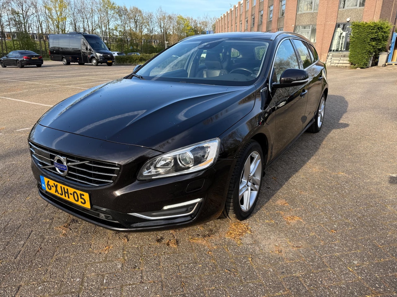 Volvo V60 - 2.4 D6 AWD Plug-In Hybrid Summum Leder Black Saphire - AutoWereld.nl