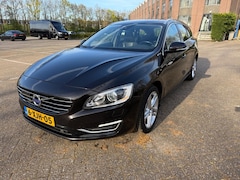 Volvo V60 - 2.4 D6 AWD Plug-In Hybrid Summum Leder Black Saphire