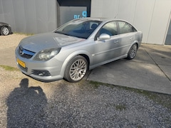 Opel Vectra GTS - 2.2-16V Sport lees advertentie