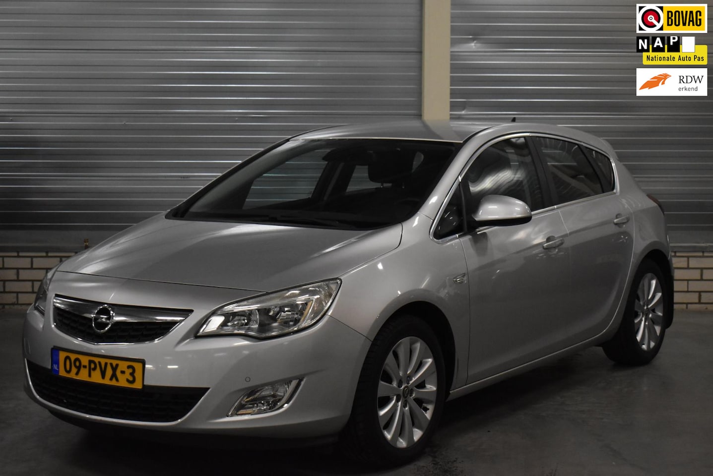 Opel Astra - 1.4 Turbo Cosmo + Navigatie|Blueooth|Parkeersensoren|Trekhaak| - AutoWereld.nl