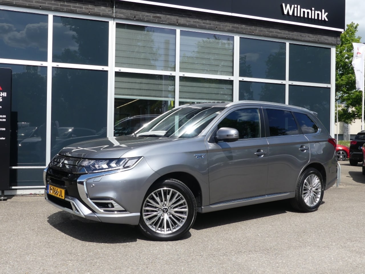 Mitsubishi Outlander - 2.4 PHEV Instyle/Camera/Trekhaak - AutoWereld.nl