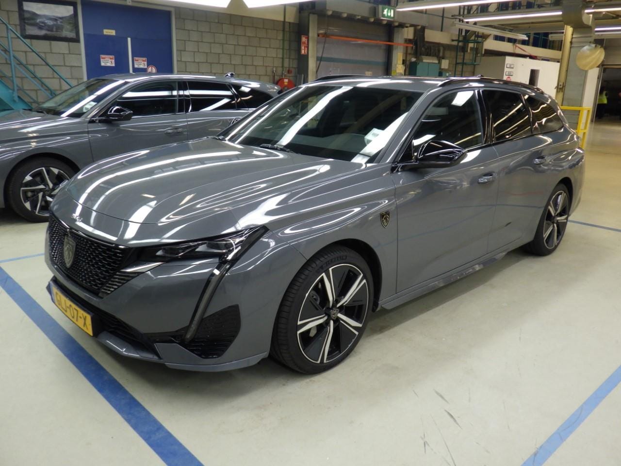 Peugeot 308 SW - 1.2 Hybrid 136 e-DCS6 GT Automaat | Alcantara | 360 Camera | Navigatie | Elektr. Achterkle - AutoWereld.nl
