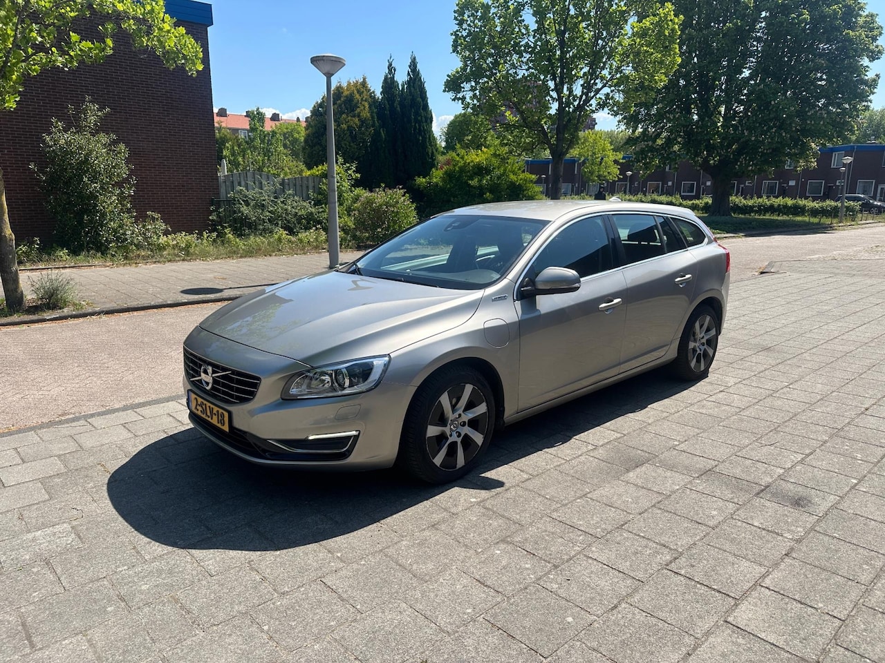 Volvo V60 - 2.4 D6 AWD Plug-In Hybrid Summum Leder - AutoWereld.nl