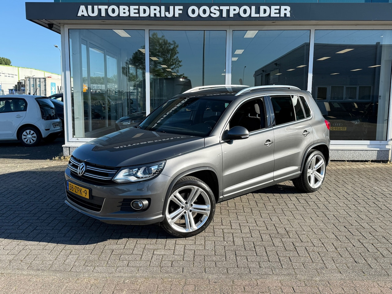 Volkswagen Tiguan - 1.4 TSI Sport&Style R-line Edition - AutoWereld.nl