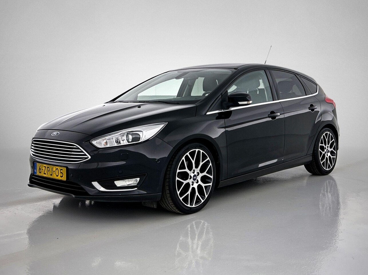 Ford Focus - 1.0 Titanium Edition | STOEL VERWARMING | PDC V+A | NAVI | CLIMATE CONTROL | - AutoWereld.nl