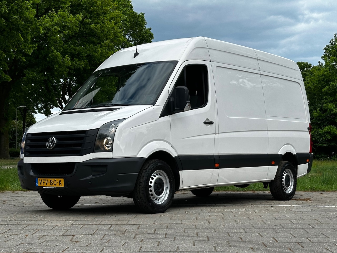 Volkswagen Crafter - 32 2.0 TDI L2H2 3500 KG trekgewicht, achteruitrijcamera, airco, cruise control, navi, park - AutoWereld.nl