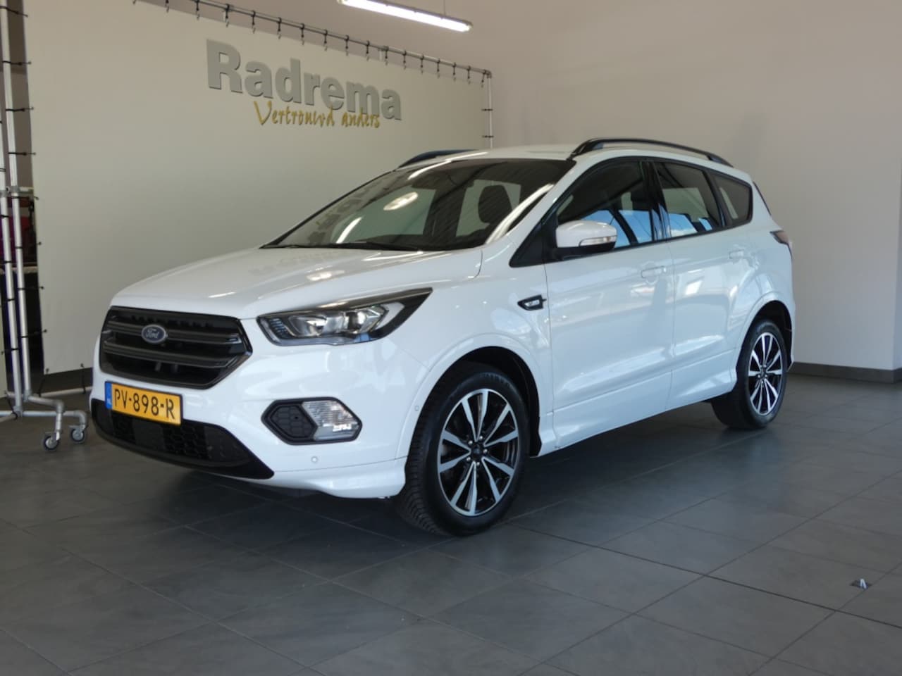 Ford Kuga - 1.5 EcoB. ST Line - AutoWereld.nl