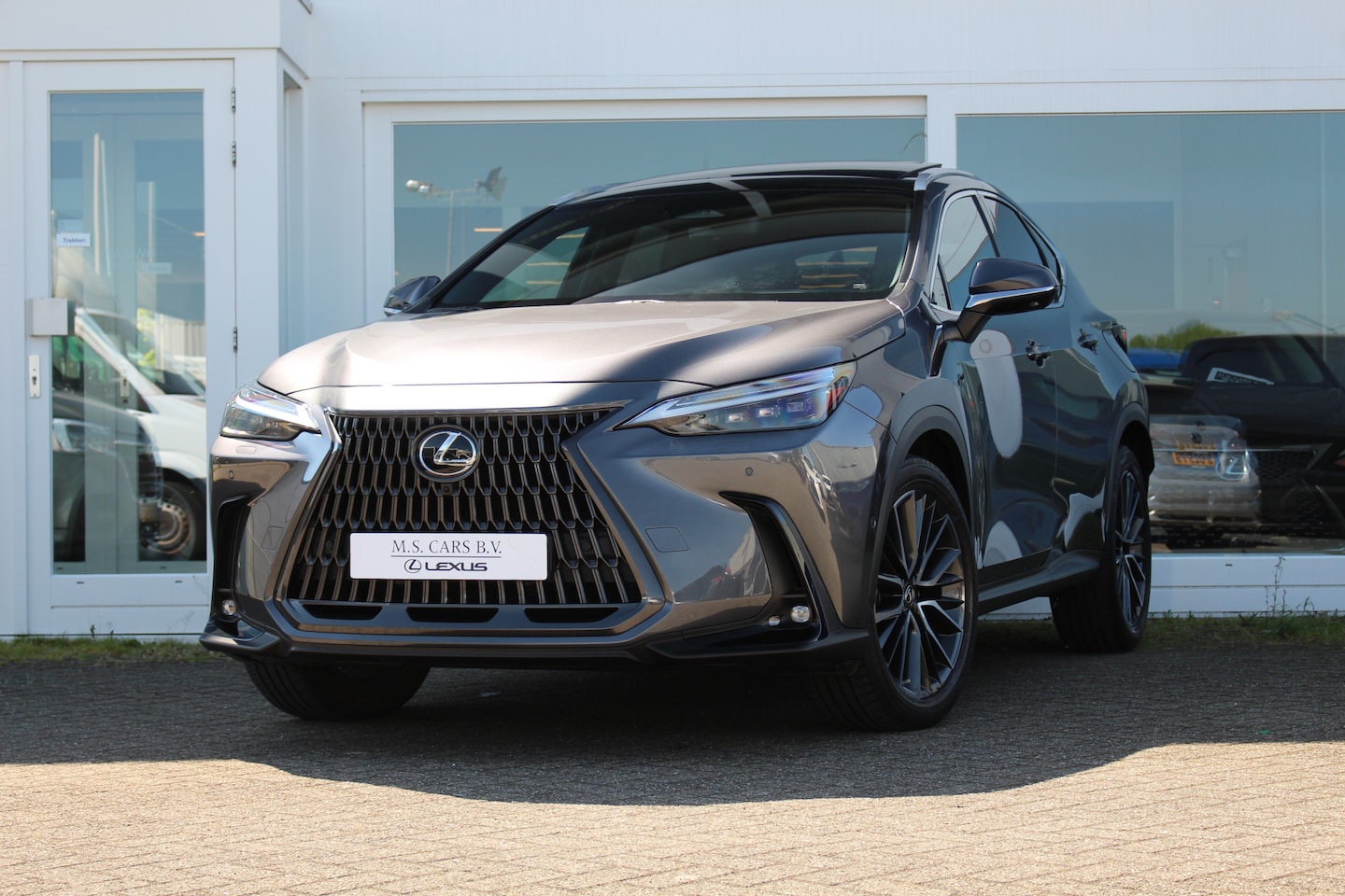 Lexus NX - 350h Hybrid AWD President Line I NL-auto I Mark Lev. I Pano - AutoWereld.nl
