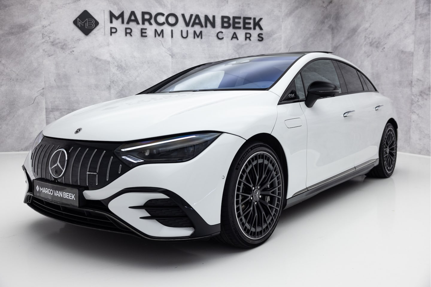 Mercedes-Benz EQE - AMG 43 4MATIC 90 kWh | Hyperscreen | Pano | 4W Sturing - AutoWereld.nl