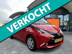 Toyota Aygo - 1.0 VVT-i X-PLAY NAVI CAMERA SCHERM NL-AUTO