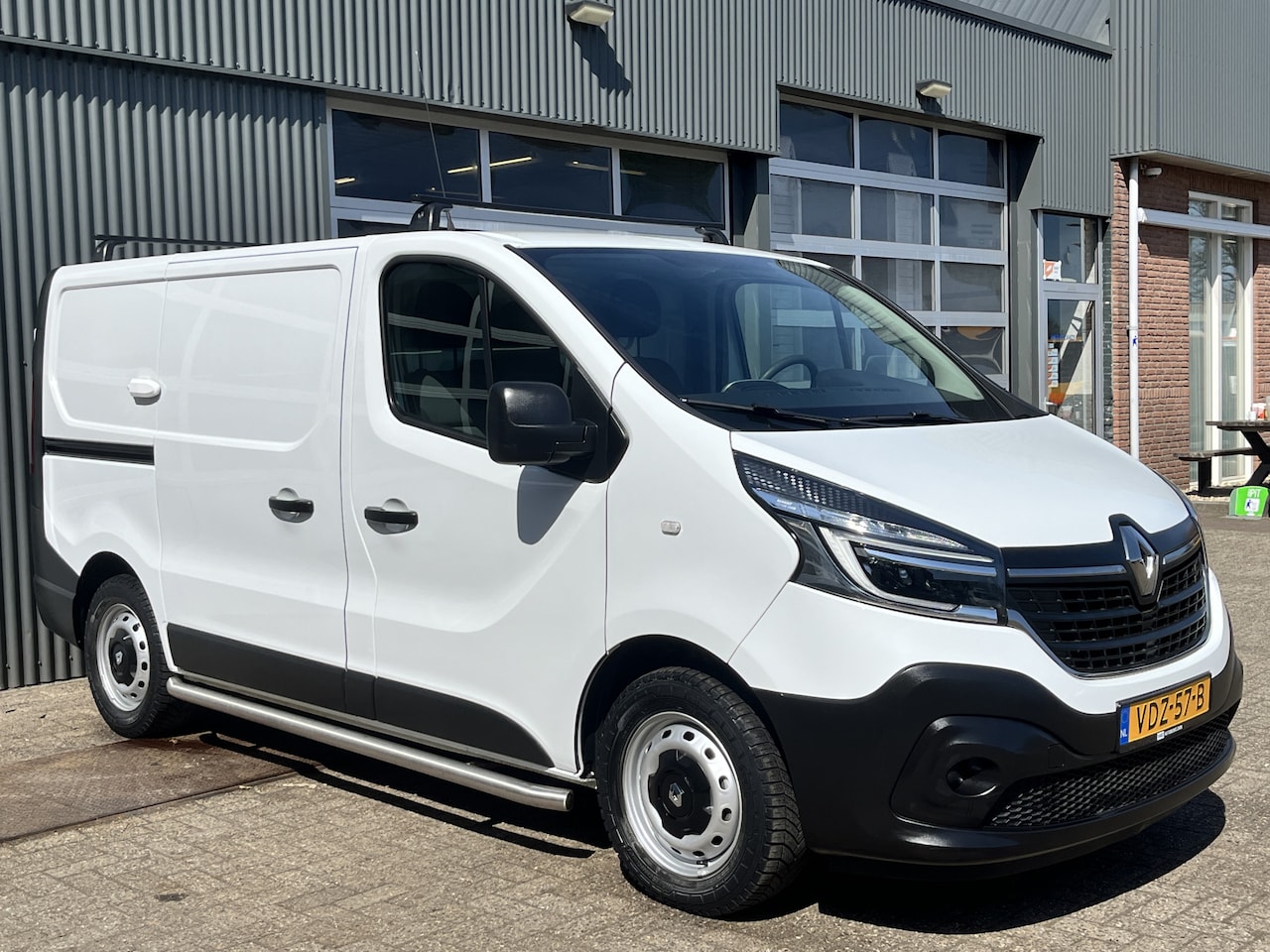 Renault Trafic - 1.6 dCi L1H1 2x Schuifdeur Kastinrichting Airco Cruise controle Trekhaak 2000kg Kastinrich - AutoWereld.nl