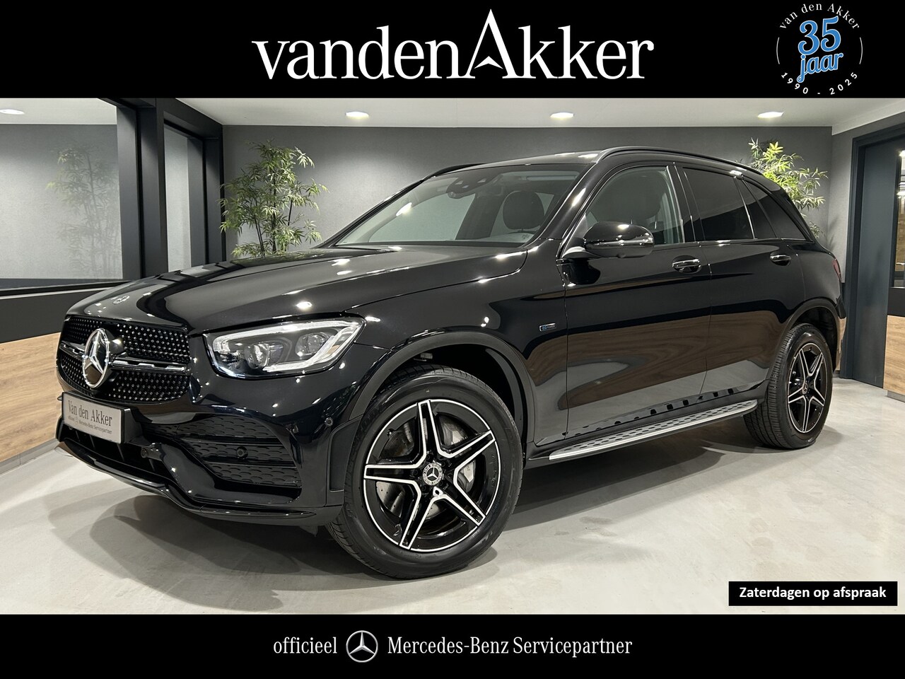 Mercedes-Benz GLC-klasse - 300e AMG // Burmester // Memory // Panoramadak // 360 Camera // MultiBeam LED // Treeplank - AutoWereld.nl