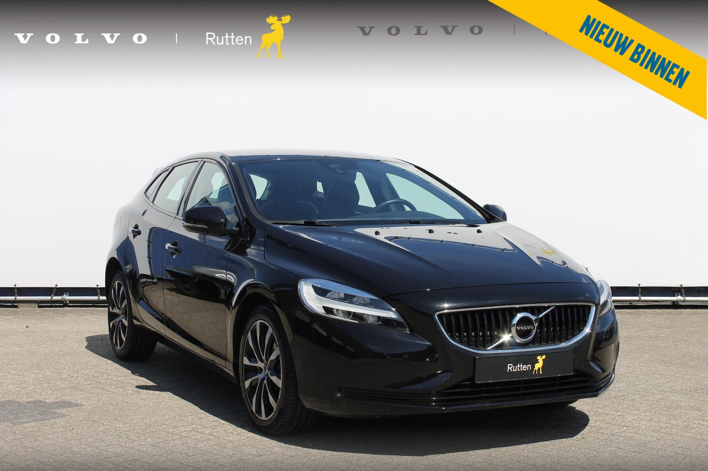 Volvo V40 - T3 152PK Automaat Dynamic Edition Dealer onderhouden / Zwarte hemel / Standkachel / Naviga - AutoWereld.nl