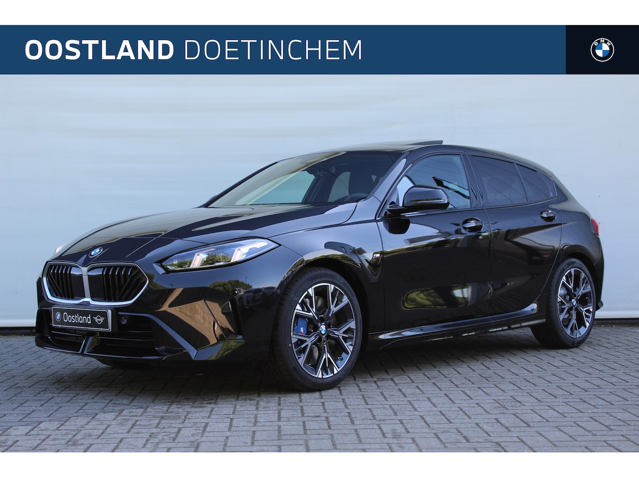 BMW 1-serie - 120 M Sport Automaat / Panoramadak / Adaptieve LED / Sportstoelen / M Adaptief onderstel / - AutoWereld.nl