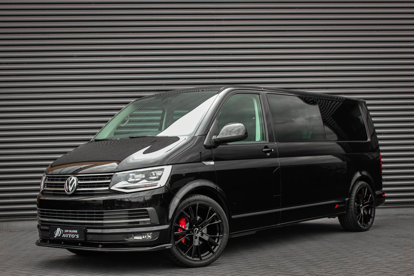 Volkswagen Transporter - 2.0 TDI L2H1 DC 150PK JB- EDTION / LEDEREN BEKLEDING / TREKHAAK / APPLE CARPLAY / AIRCO / - AutoWereld.nl