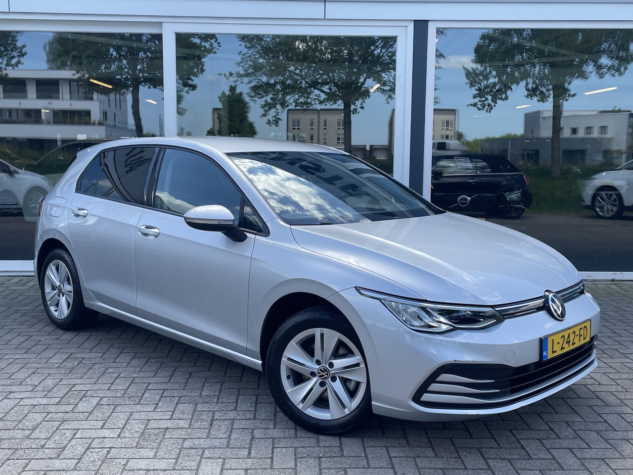 Volkswagen Golf - 1.0 TSI Life 50% deal 8.725,- ACTIE Virtual / Navi / Carplay / Cruise / Clima / Nieuw Mode - AutoWereld.nl