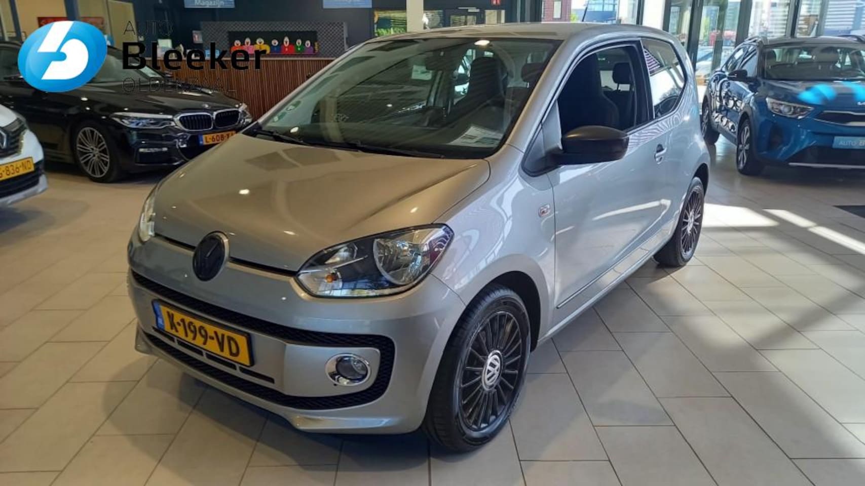 Volkswagen Up! - 1.0 Groove up Airco Stoelverwarming Navi - AutoWereld.nl