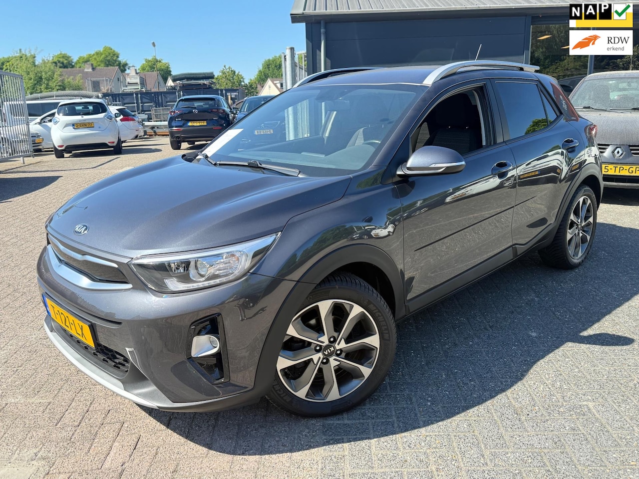 Kia Stonic - 1.0 T-GDI MHEV DynamicPlusLine*Navigatie*Stuurverwarming*Stoelverwarming*Clima*Lichtmetaal - AutoWereld.nl