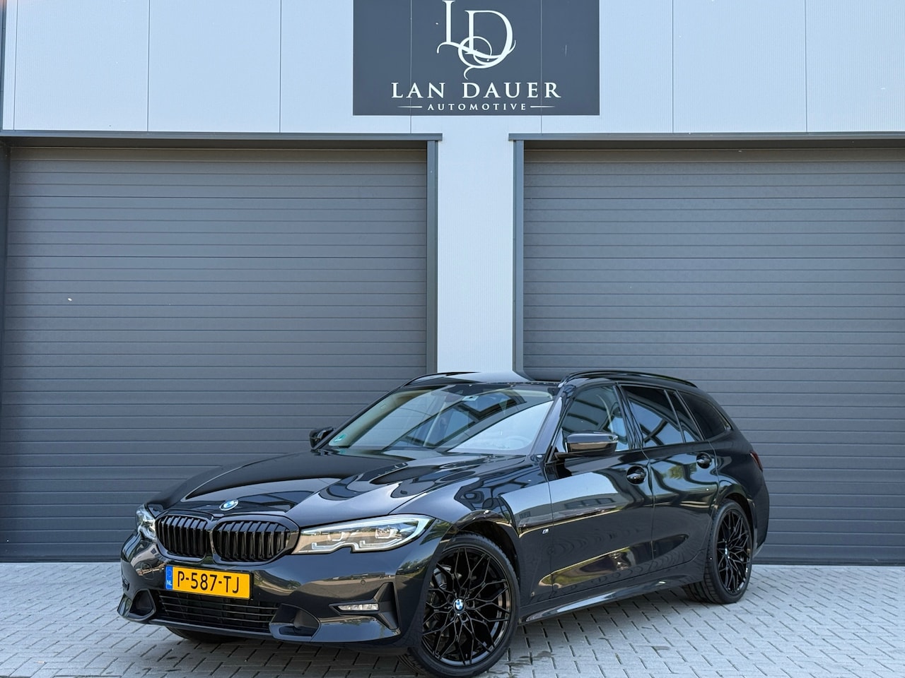 BMW 3-serie Touring - 318i Business Edition / Sfeerverlichting - AutoWereld.nl