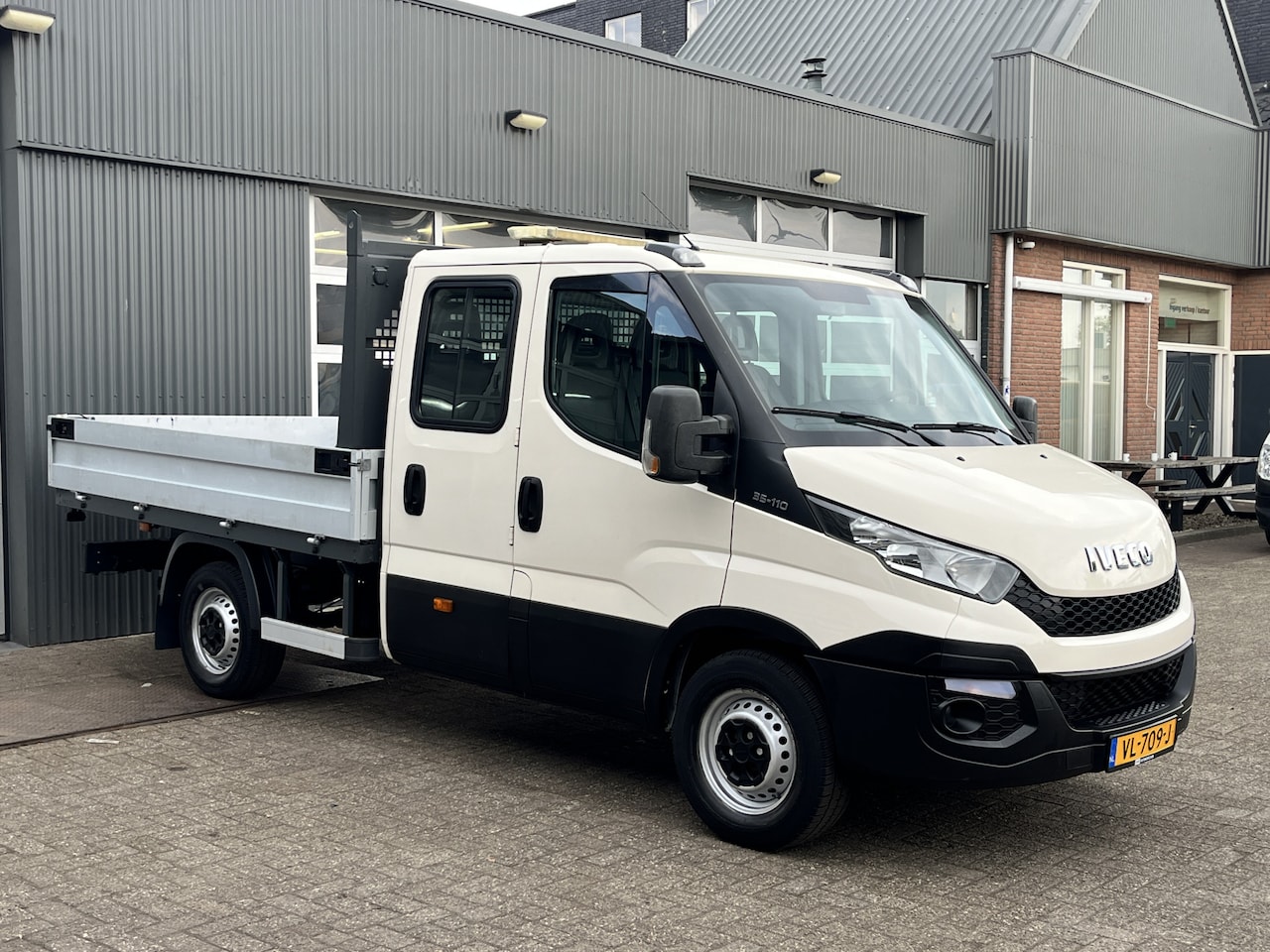 Iveco Daily - 35S11D 2.3 Airco Trekhaak 3500kg trekgewicht 7-Persoons Open laadbak Pick-up P-up Bakwagen - AutoWereld.nl