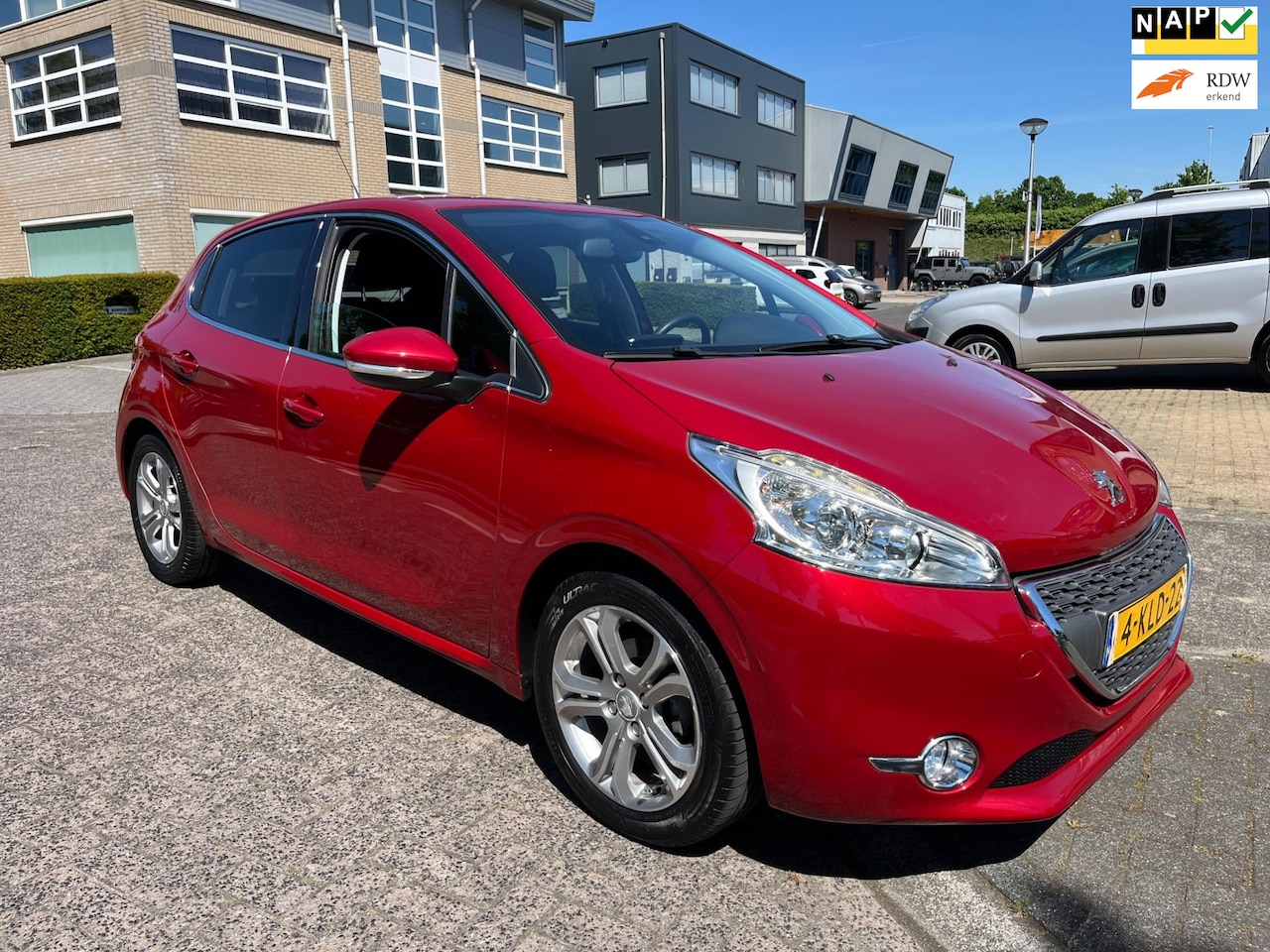Peugeot 208 - 1.2 VTi Allure 5 deurs - AutoWereld.nl