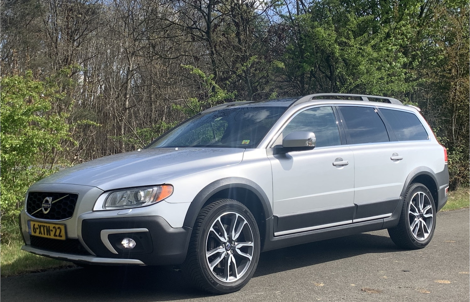 Volvo XC70 - D4 181PK Geartronic Momentum, Schuifdak, Xenon, Standkachel, Bluetooth, Trekhaak, Navigati - AutoWereld.nl