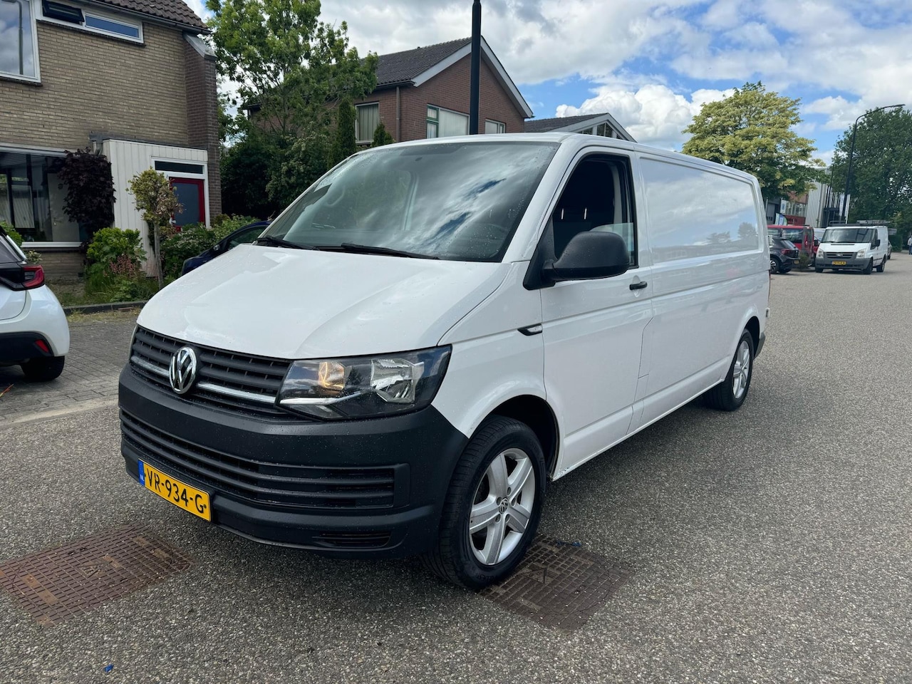 Volkswagen Transporter - 2.0 TDI L2H1 2.0 TDI L2H1 - AutoWereld.nl