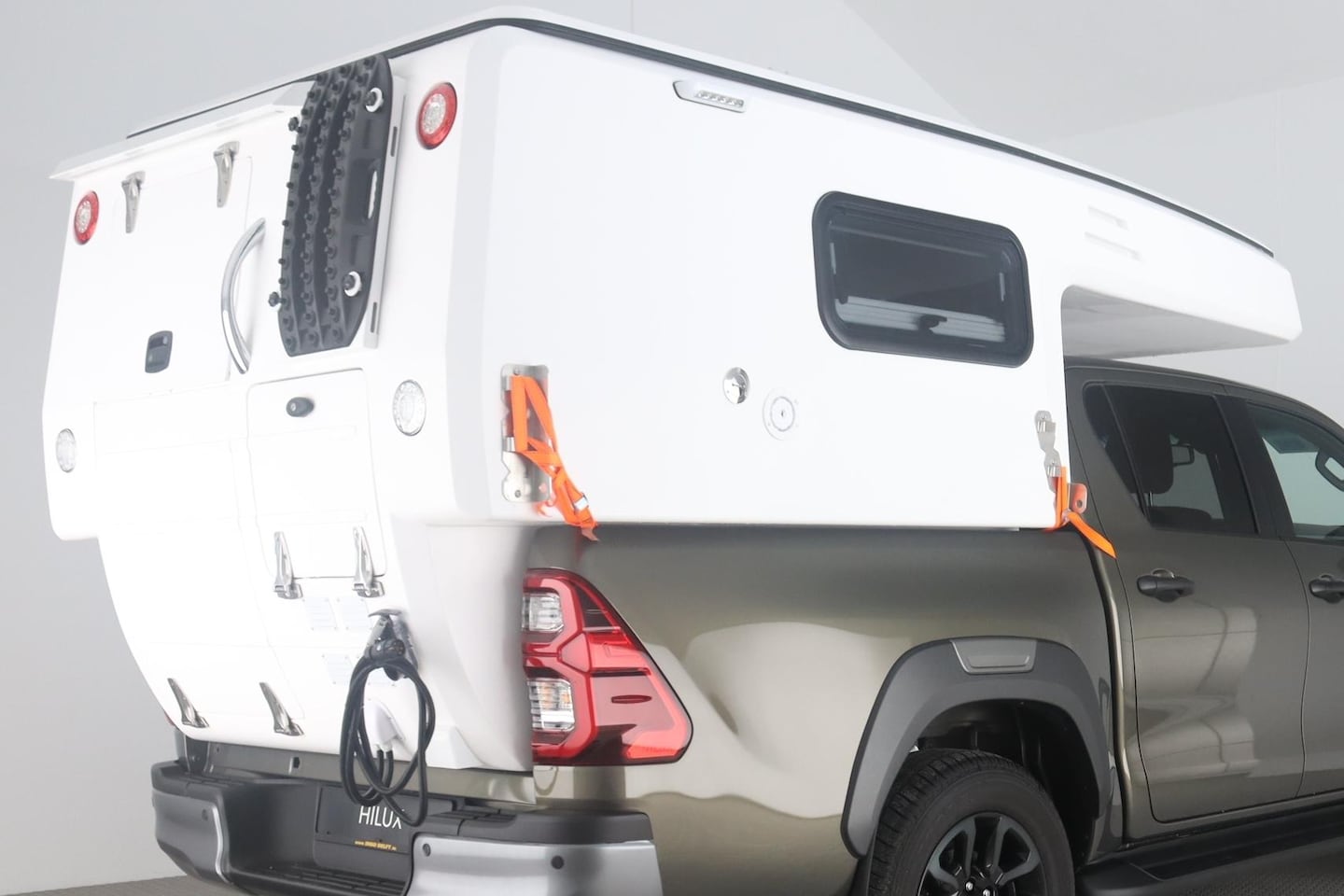 Toyota HiLux - CAMPER OPBOUW *NIEUW* (€25.000,- ex.BTW) / €30.250,- incl. BTW - AutoWereld.nl