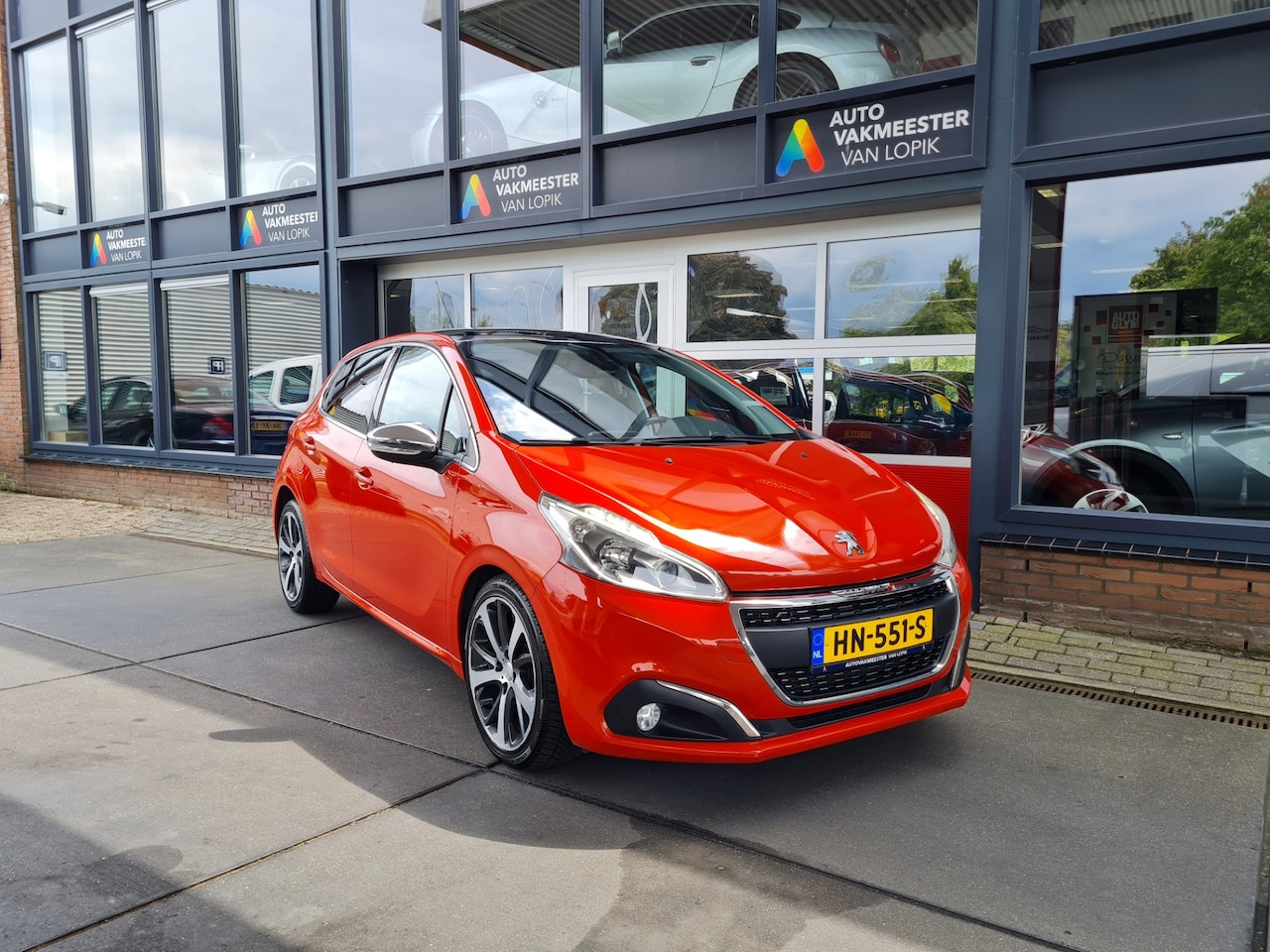 Peugeot 208 - 1.2 110pk 5D Première GT Navi / Blueth .Panoramadak. Sport-interieur All-in prijs + 6 mnd - AutoWereld.nl