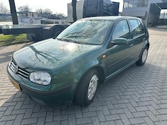 Volkswagen Golf - 1.6 Trendline