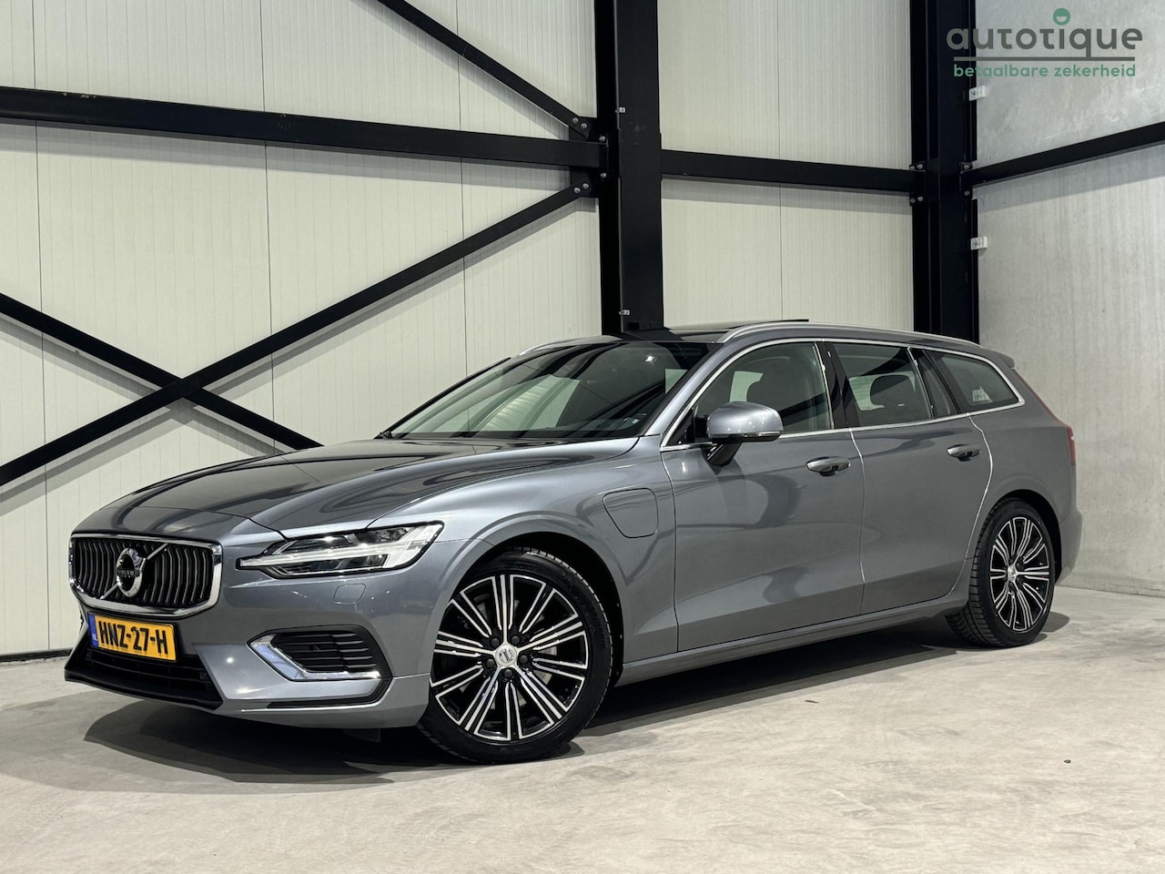 Volvo V60 - 2.0 T8 Twin Engine AWD Inscription Aut. | panorama | leder | navi | trekhaak | - AutoWereld.nl