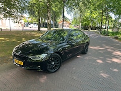 BMW 3-serie - 335i xDrive Met veel opties zoals af fabriek M performance kit, Akrapovic uitlaat en head up display