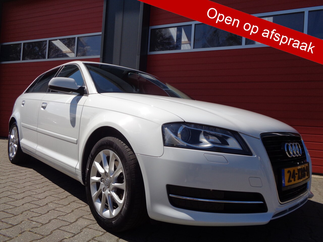 Audi A3 Sportback - 1.2 TFSI Attraction 105PK Automaat Clima Cruise LMV Trekhaak NL-Auto - AutoWereld.nl