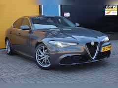 Alfa Romeo Giulia - 2.2 Super / TOPSTAAT / Dealer Onderhouden / 6 Bak / Navi / Camera / Cognac Leder / Xenon