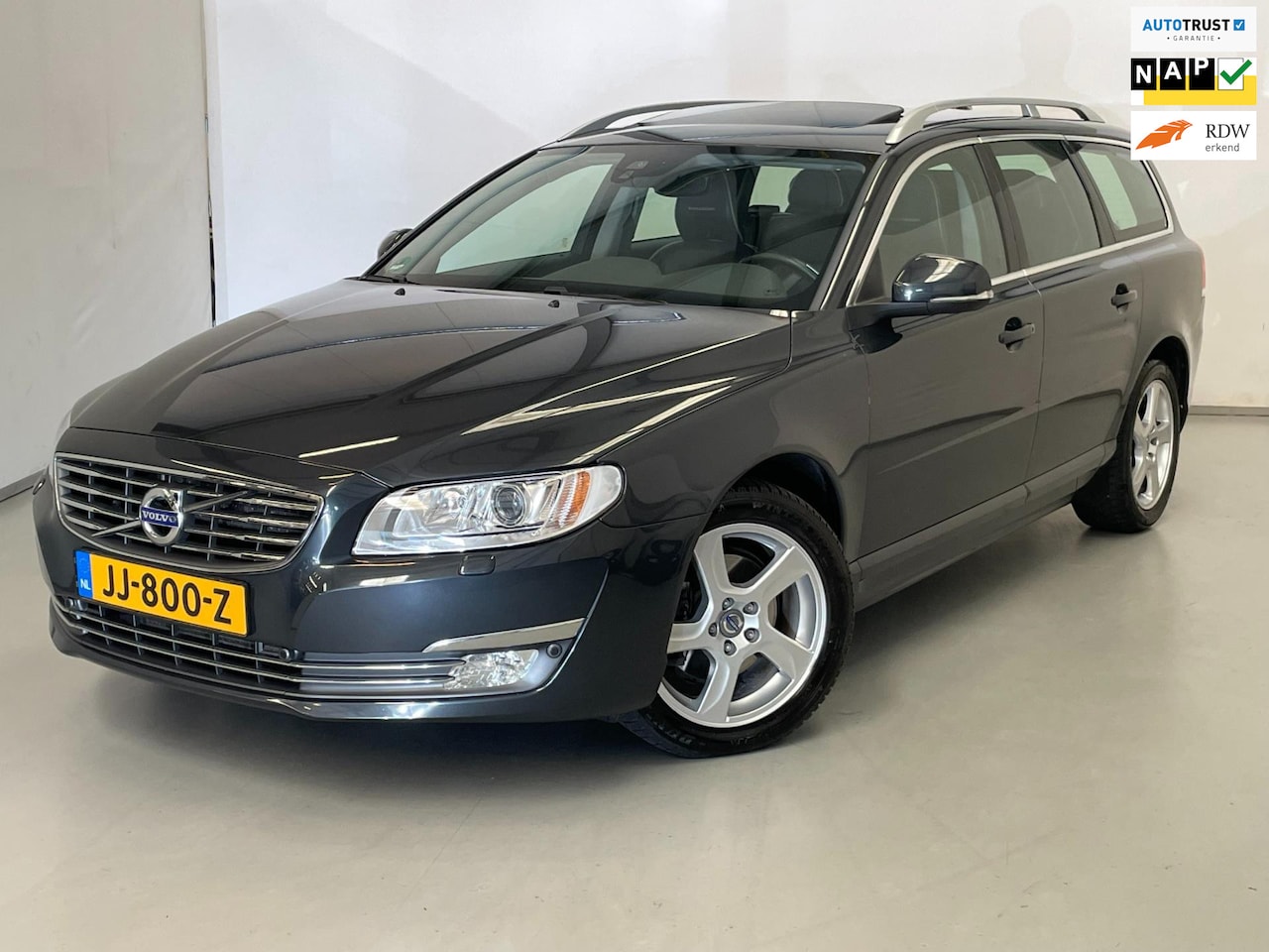 Volvo V70 - 2.0 D4 Polar+ / Schuifdak / NL-auto / Memory / Leder - AutoWereld.nl