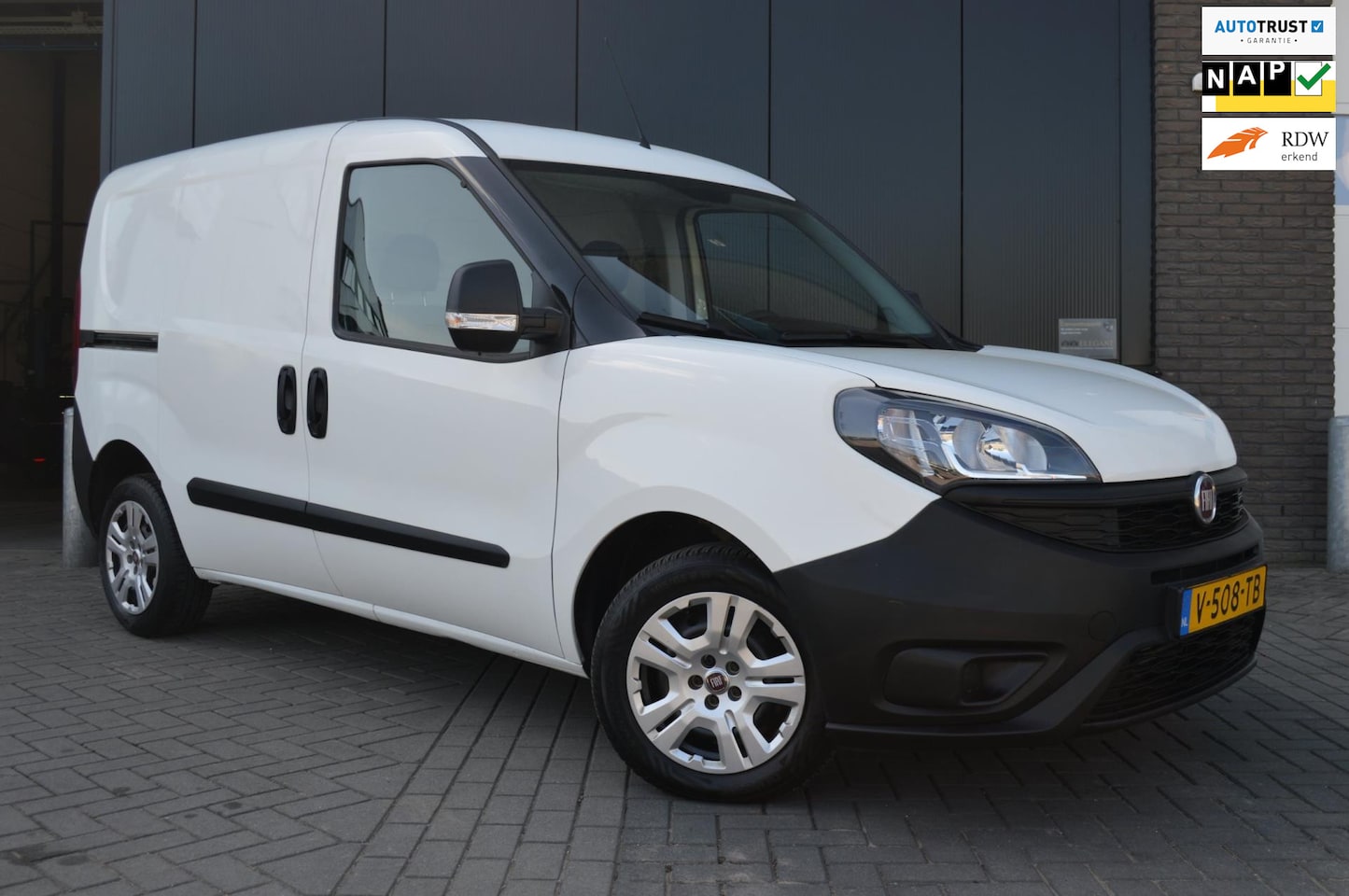 Fiat Doblò Cargo - Airco|Bluetooth|Navi|Cruise|78DKM! - AutoWereld.nl