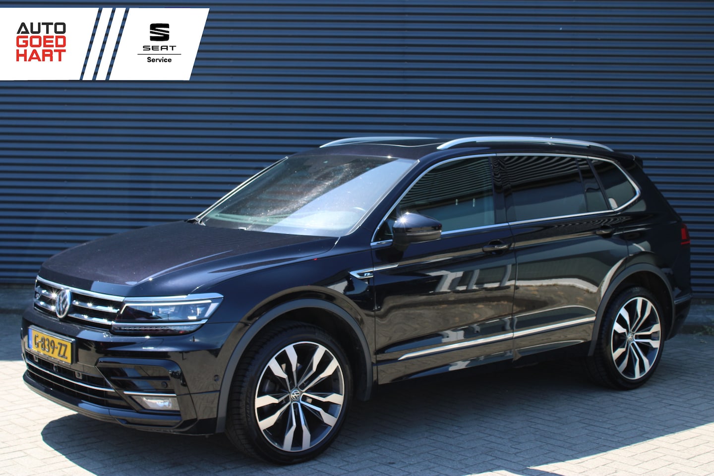 Volkswagen Tiguan Allspace - 1.5 TSI R-Line Highline Alcantara Panoramadak Elektr.-Trekhaak Virtual-Cockpit - AutoWereld.nl