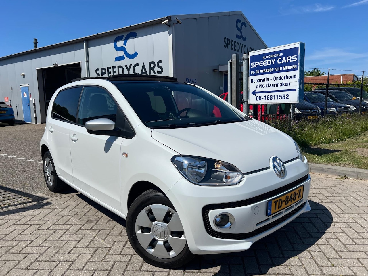 Volkswagen Up! - 1.0 high up! BlueMotion 2015 Pano Leer PDC Navi - AutoWereld.nl