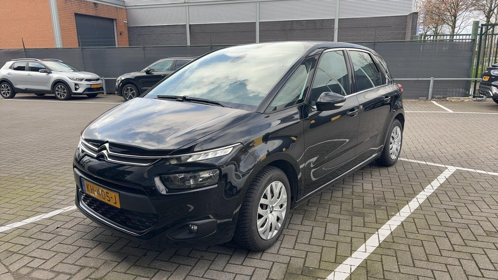 Citroën C4 Picasso - 1.2 PureTech Selection dealer-onderhouden / trekhaak / massagestoelen / enz - AutoWereld.nl