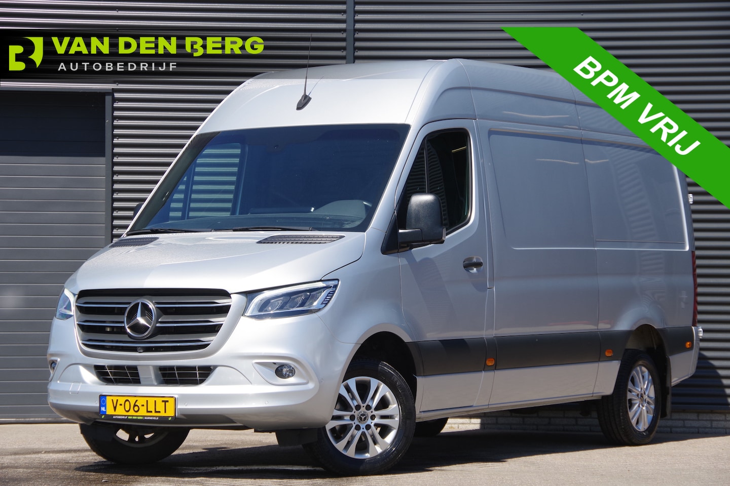 Mercedes-Benz Sprinter - 319 3.0 CDI V6 L2H2 AUT. LED, LEDER, 3.5T TREKHAAK, ADAPT. CRUISE, 360 CAMERA, MBUX 10'', - AutoWereld.nl