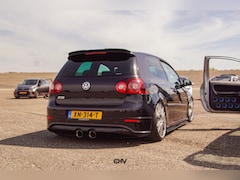 Volkswagen Golf - 3.2 R32