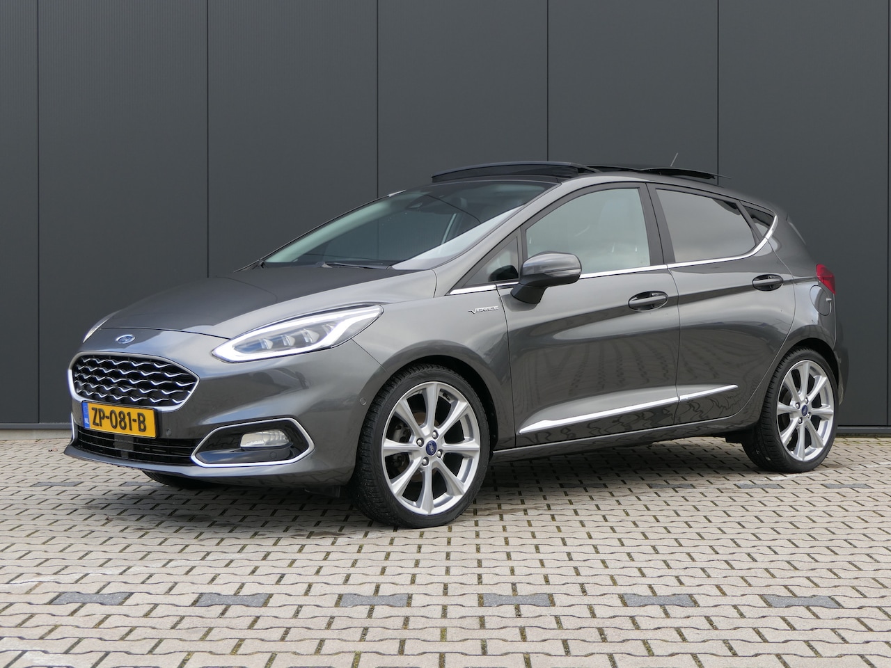 Ford Fiesta - 1.0 EcoBoost Vignale Automaat | Leder | Panoramadak | 18 Inch | LED Koplampen | Stoelverwa - AutoWereld.nl