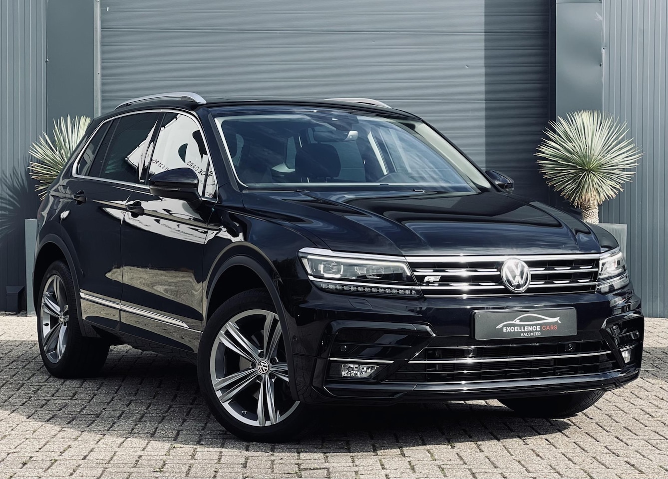 Volkswagen Tiguan - 2.0 TSI 4Motion 3x R-Line/dealler ondh/Garantie - AutoWereld.nl