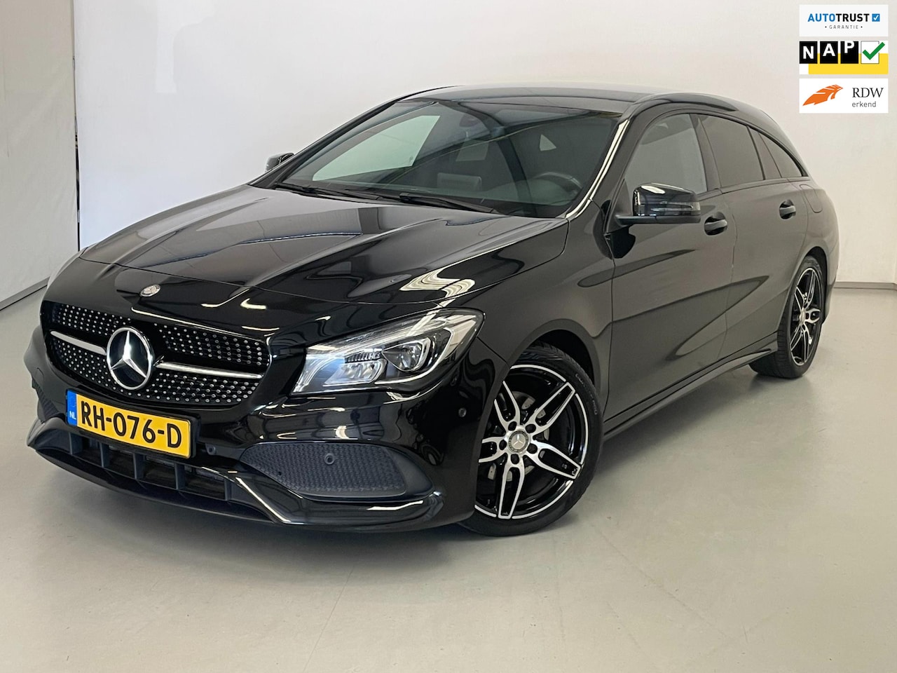 Mercedes-Benz CLA-klasse Shooting Brake - 180 / AMG / Stoelverwarming / Sfeerverlichting - AutoWereld.nl