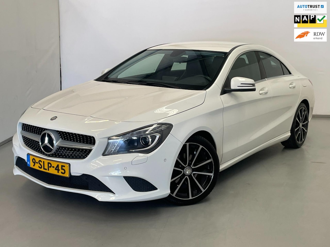 Mercedes-Benz CLA-Klasse - 180 / NL-auto / Xenon/ / 18" LM - AutoWereld.nl