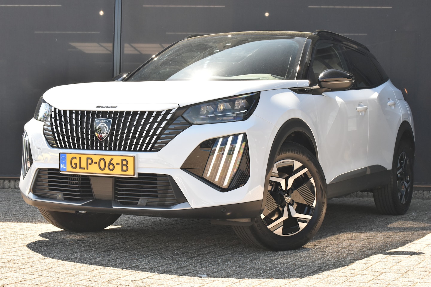 Peugeot 2008 - 1.2 Hybrid 136 GT Automaat | Navigatie | Sportstoelen | Climate Control | Full-LED | Sfeer - AutoWereld.nl