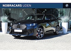 BMW iX2 - eDrive20 High Executive M Sport / Panoramadak / Sportstoelen / M Adaptief onderstel / Head
