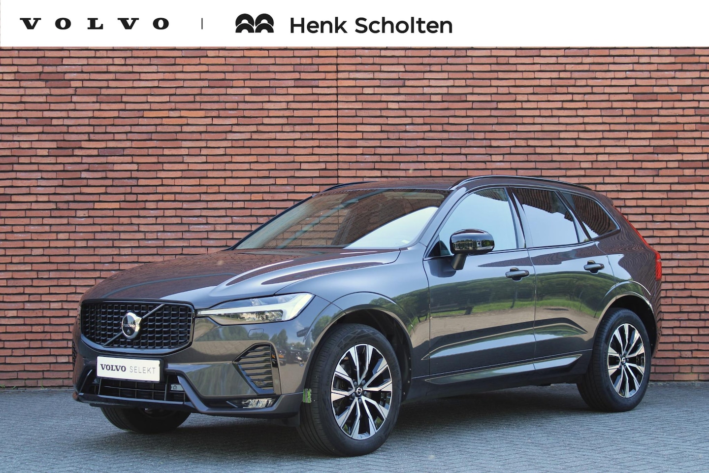 Volvo XC60 - 2.0 B4 Plus Dark Diesel | Platinum Grey Metallic | Intellisafe Line | Climate Line | Zwart - AutoWereld.nl