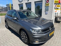 Volkswagen Tiguan - 1.5 TSI Comfortline Business / Add. Cruise / Climate controle / Trekhaak / Navigatie / Tel